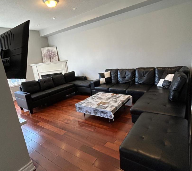 Photo of Livingroom in Ajax