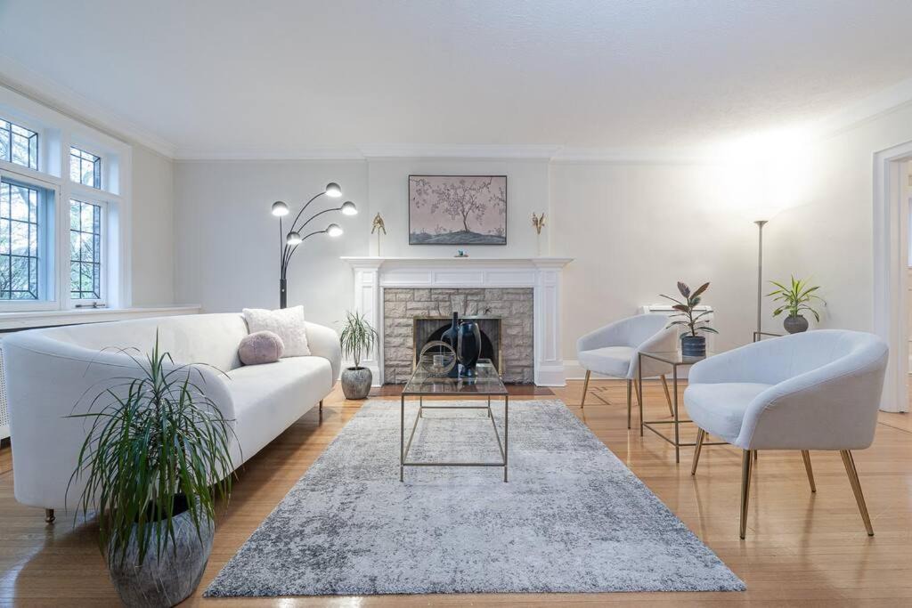 Photo of Livingroom in Forest Hill South
