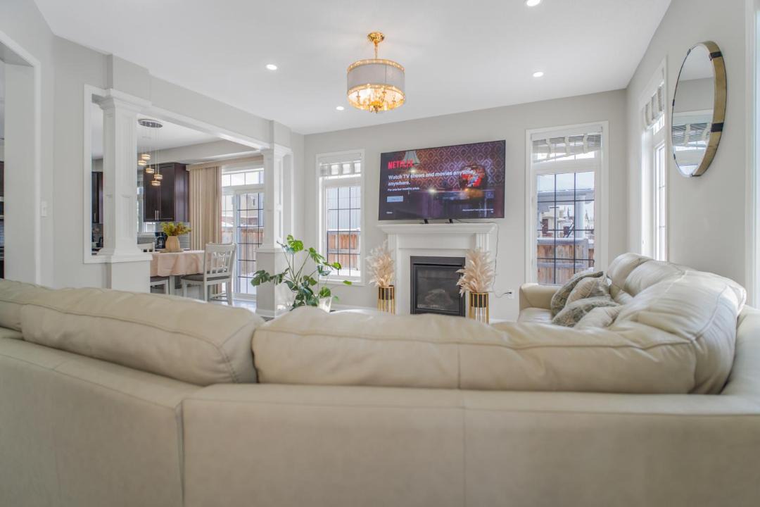 Photo of Livingroom in Bowmanville