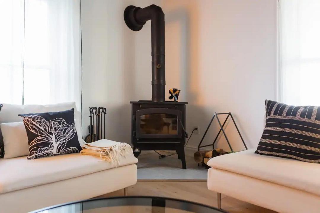Photo of Livingroom in Ameliasburgh