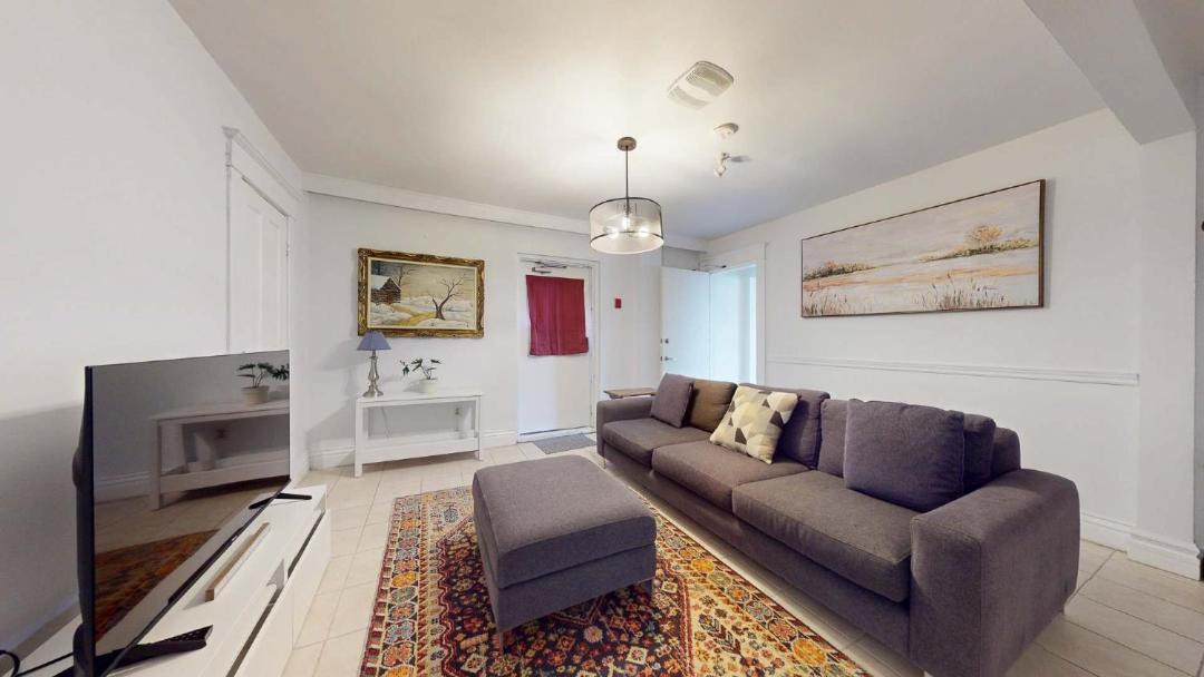 Photo of Livingroom in Earlscourt