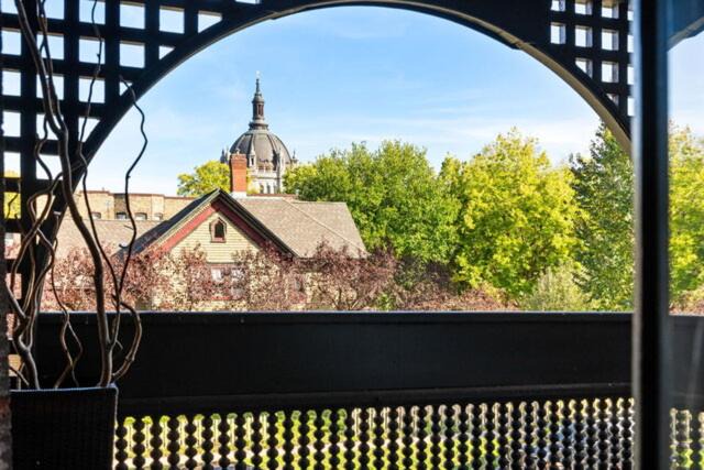 Photo of Patio Balcony in Summit - University
