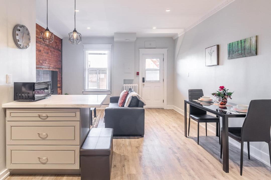 Photo of Livingroom in Central Hamilton
