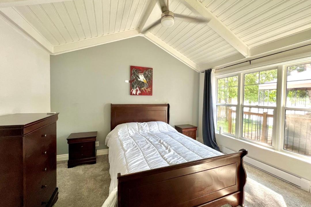 Photo of Bedroom in Front of Yonge