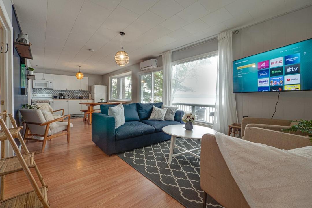 Photo of Livingroom in Algonquin Highlands