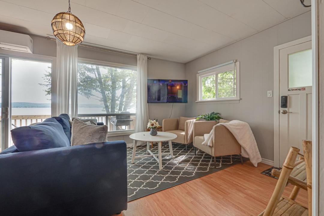 Photo of Livingroom in Algonquin Highlands
