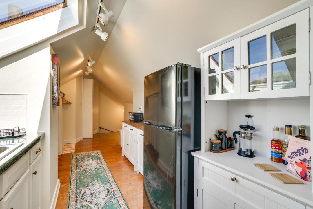Photo of Kitchen in Summit - University