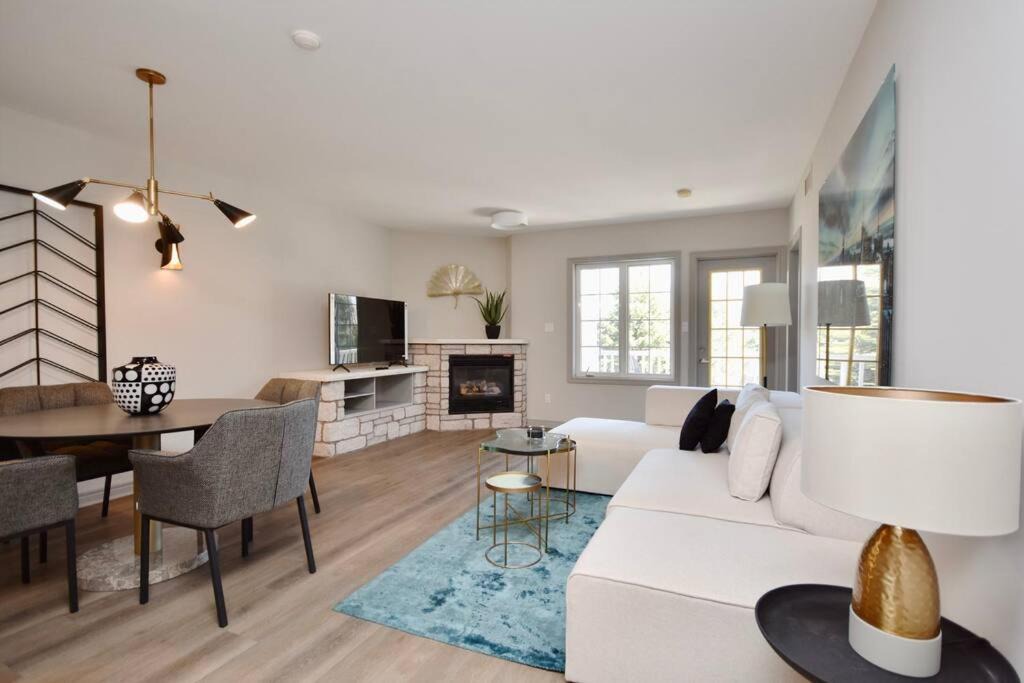 Photo of Livingroom in Oro-Medonte