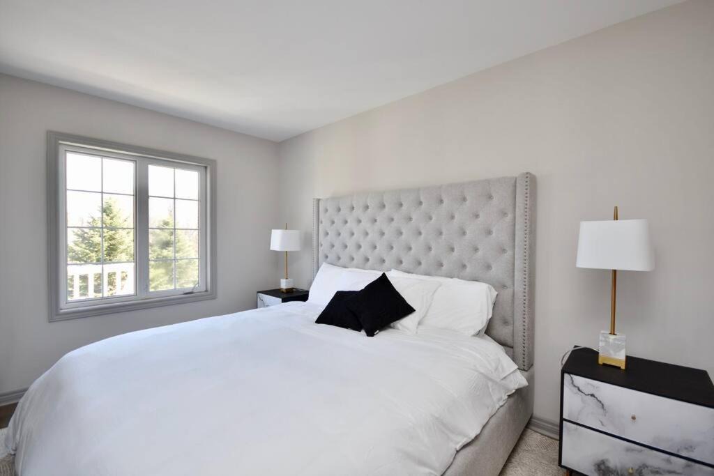 Photo of Bedroom in Oro-Medonte