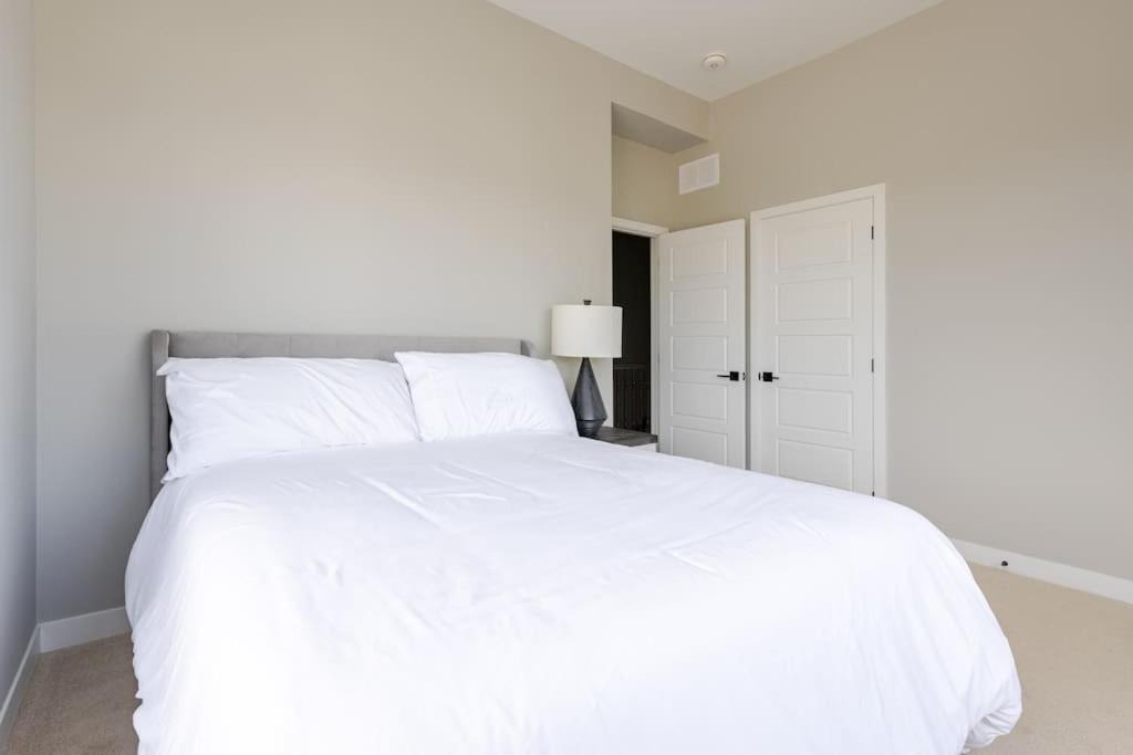 Photo of Bedroom in Ottawa Division