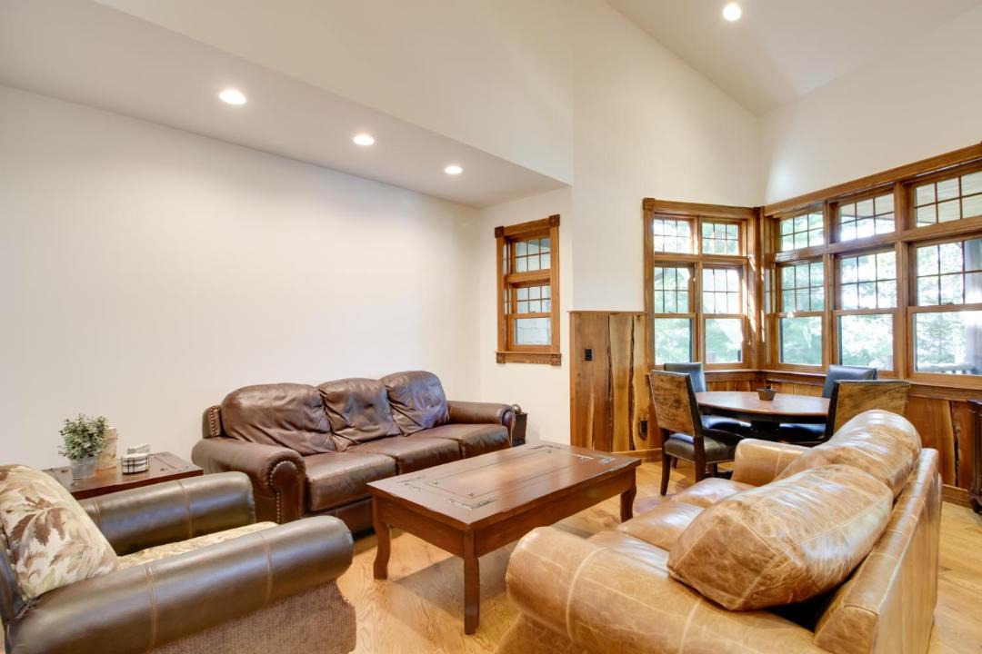 Photo of Livingroom in Lake Shore