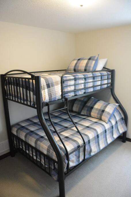 Photo of Bedroom in Lake Shore