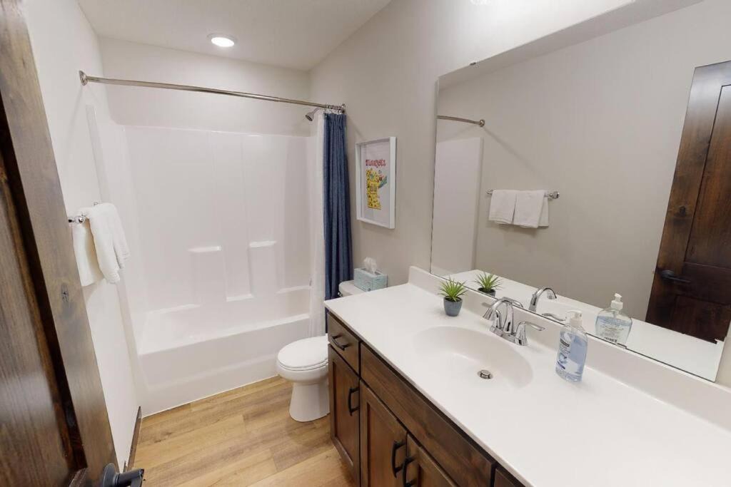 Photo of Bathroom in Lake Shore