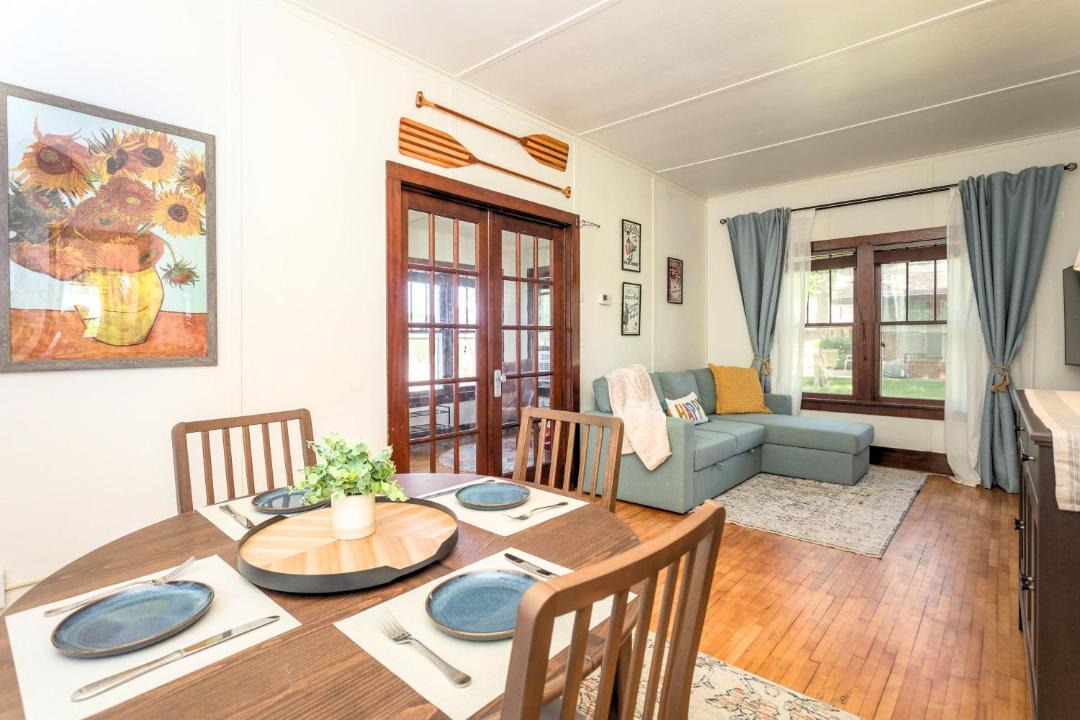 Photo of Livingroom in Alexandria