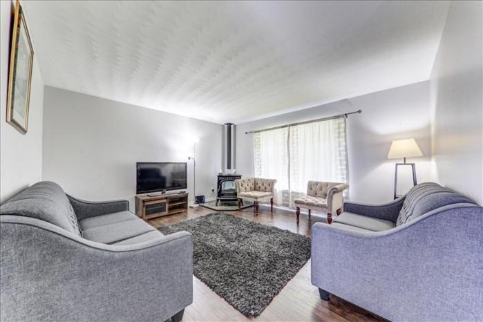 Photo of Livingroom in Elizabethtown-Kitley