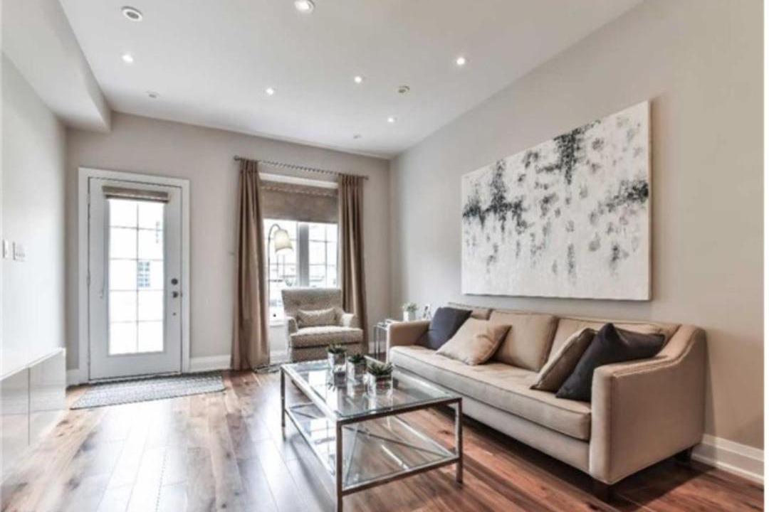 Photo of Livingroom in Lawrence Park