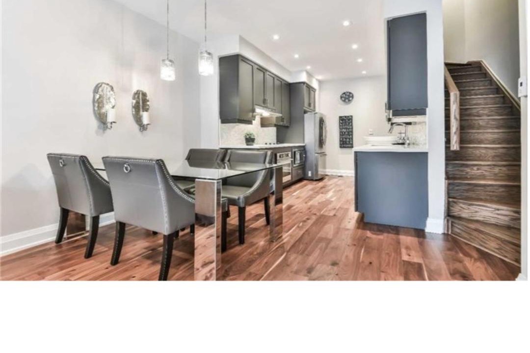 Photo of Livingroom in Lawrence Park