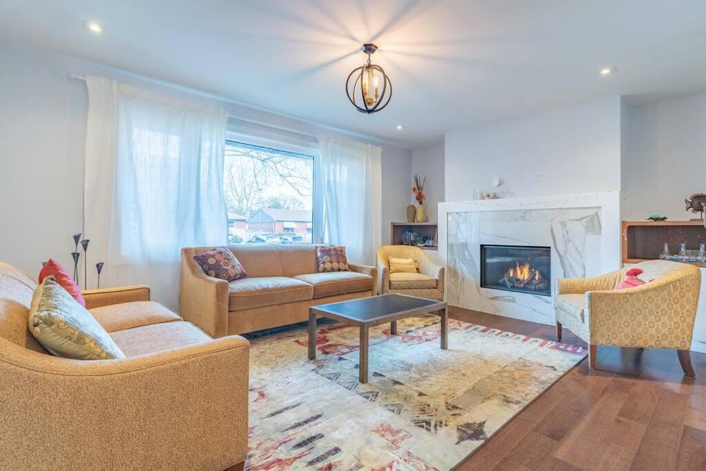 Photo of Livingroom in Burlington
