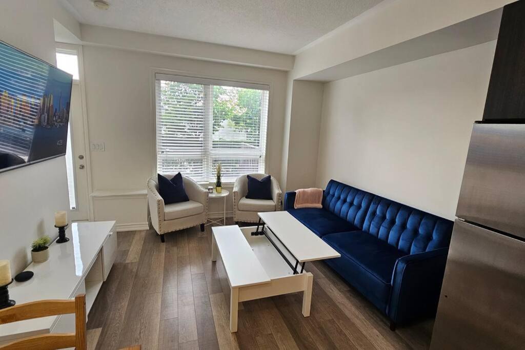 Photo of Livingroom in Earlscourt