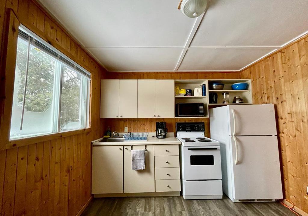 Photo of Kitchen in Unorganized Centre Parry Sound