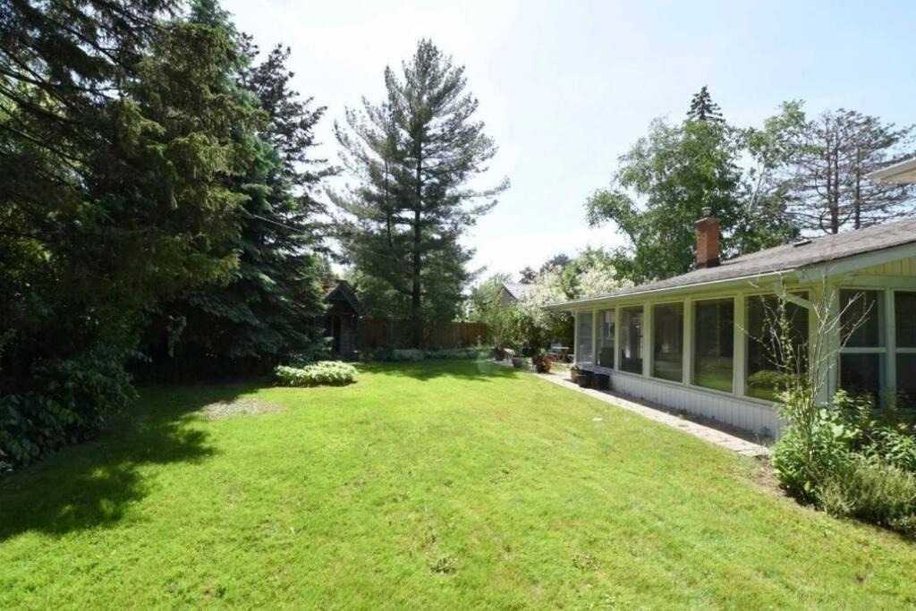 Photo of Buildings in Queenston