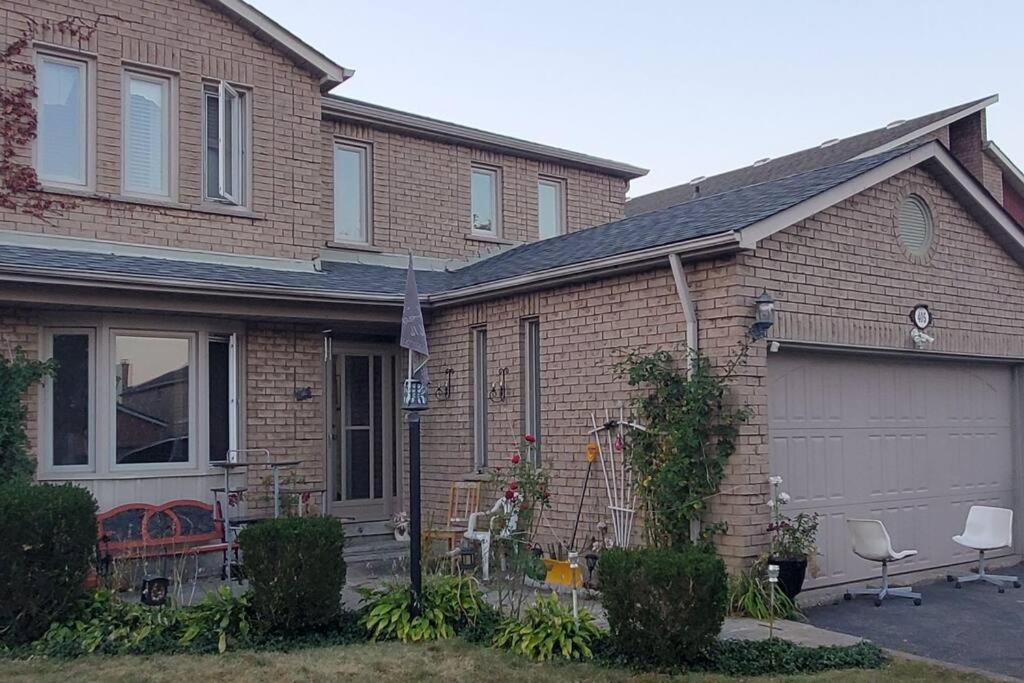 Photo of Buildings in Hurontario