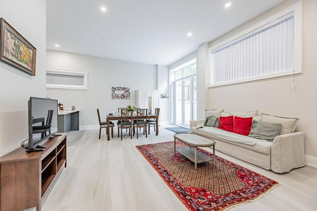 Photo of Livingroom in Englemount - Lawrence