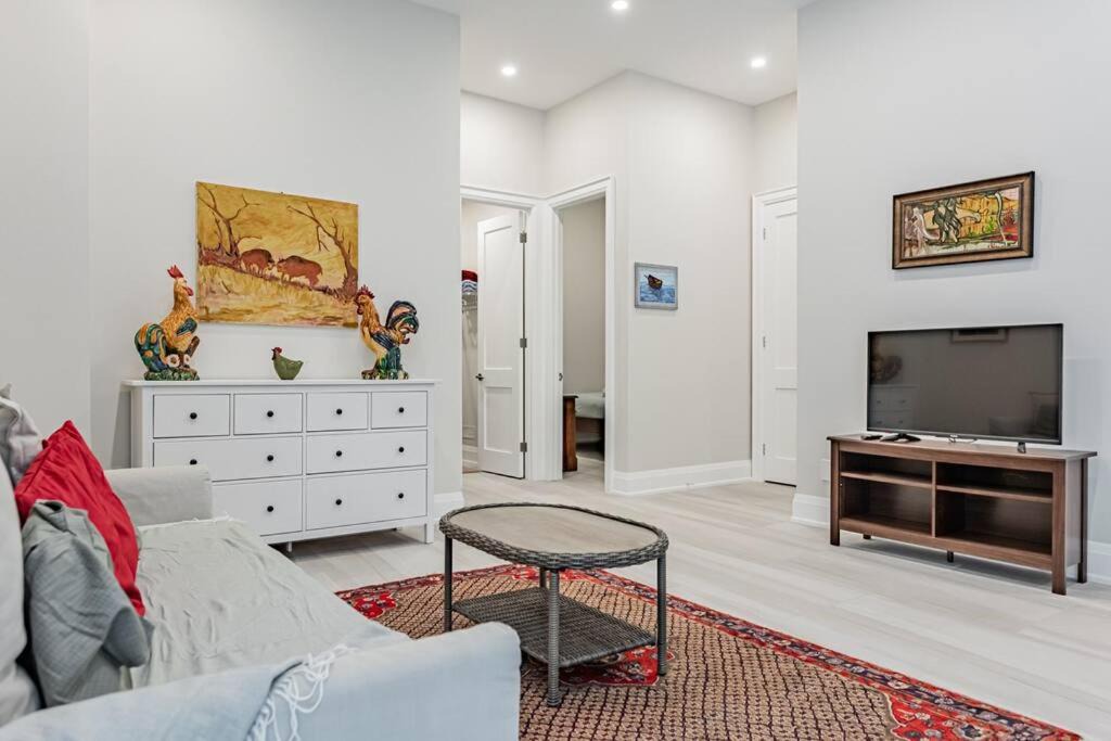 Photo of Livingroom in Englemount - Lawrence