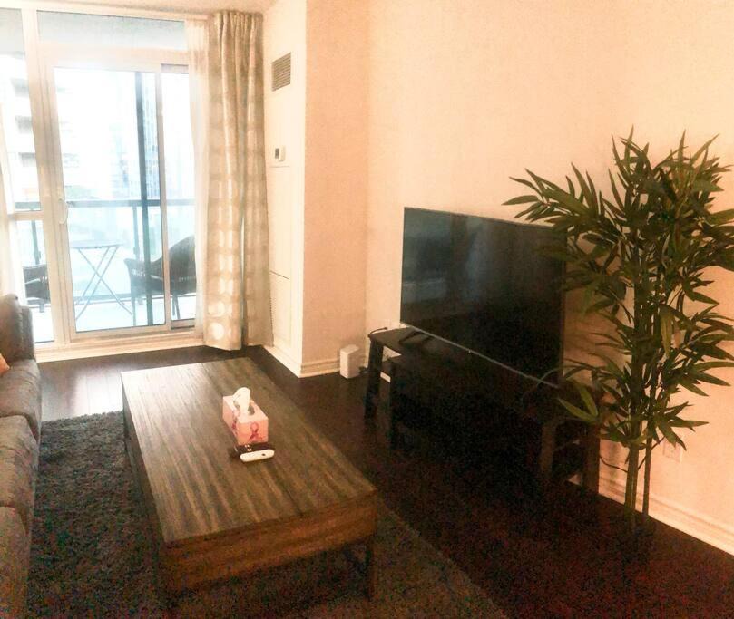 Photo of Livingroom in Toronto Entertainment District