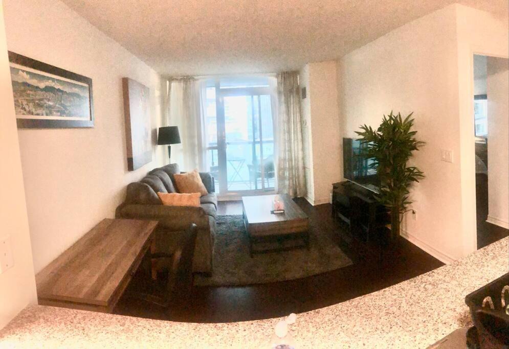 Photo of Livingroom in Toronto Entertainment District