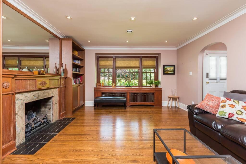 Photo of Livingroom in Sunnylea