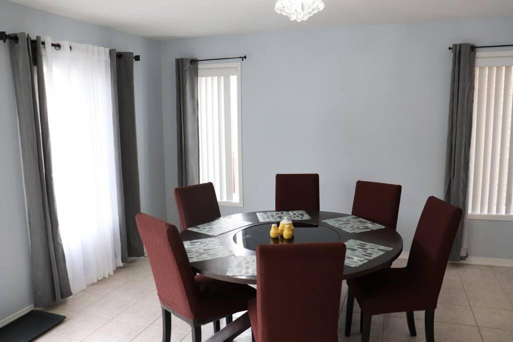 Photo of Livingroom in Ajax