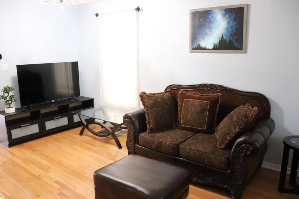 Photo of Livingroom in Ajax