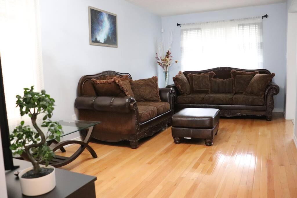 Photo of Livingroom in Ajax