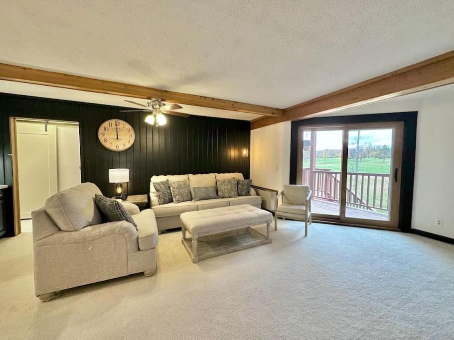 Photo of Livingroom in Hill City