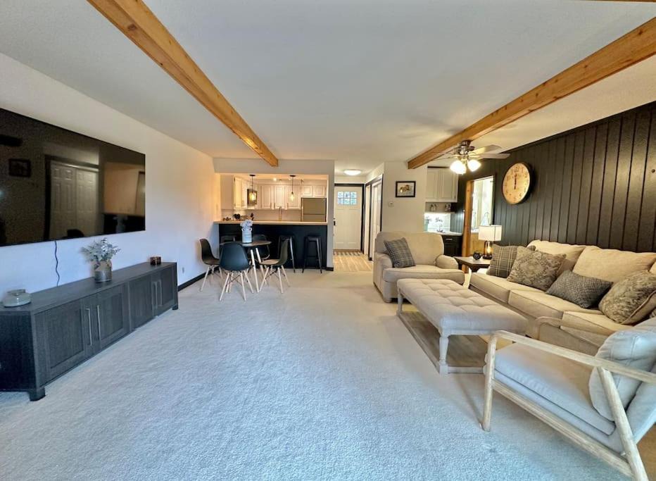 Photo of Livingroom in Hill City