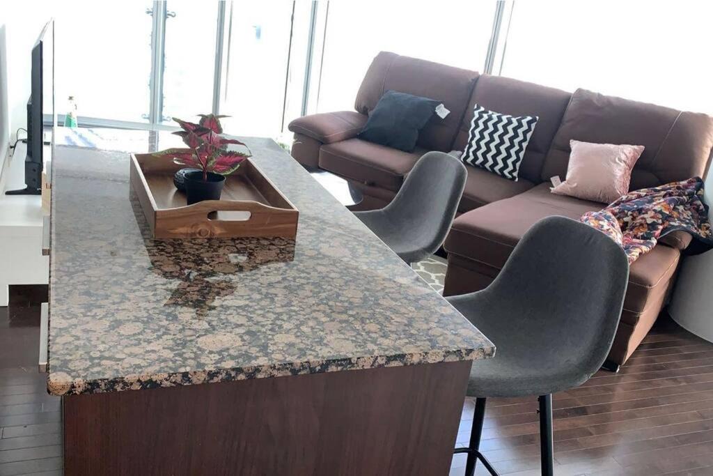 Photo of Livingroom in Toronto Entertainment District