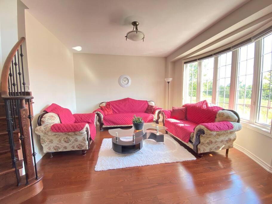 Photo of Livingroom in Durham Region