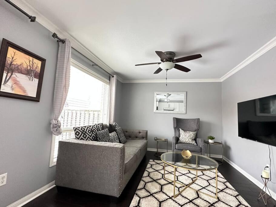 Photo of Livingroom in West Oak Trails