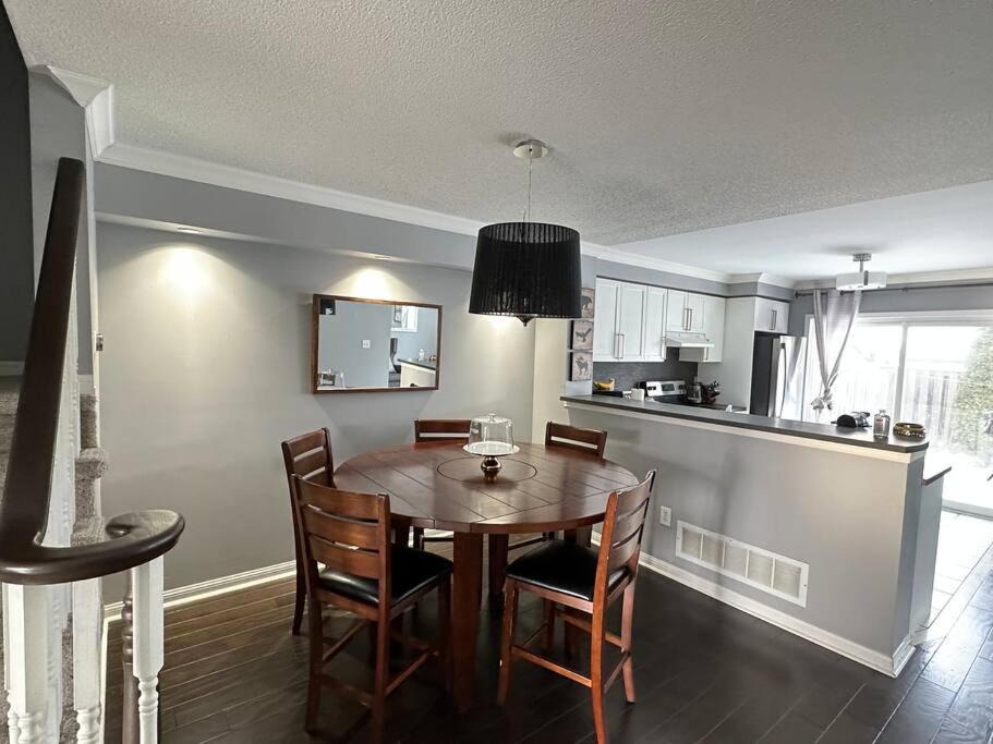Photo of Livingroom in West Oak Trails