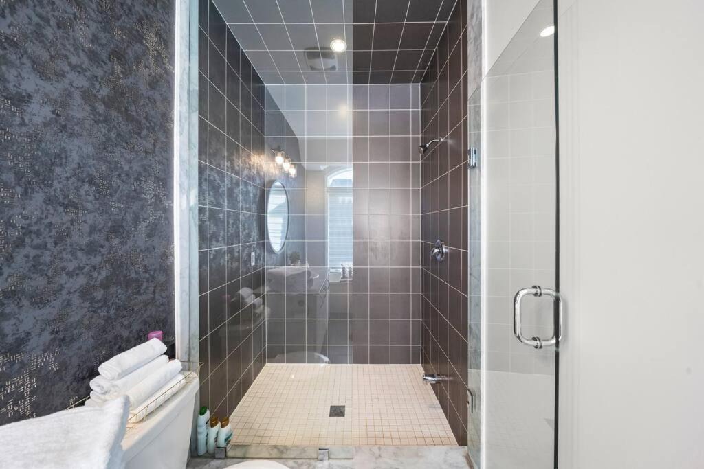 Photo of Bathroom in Hurontario