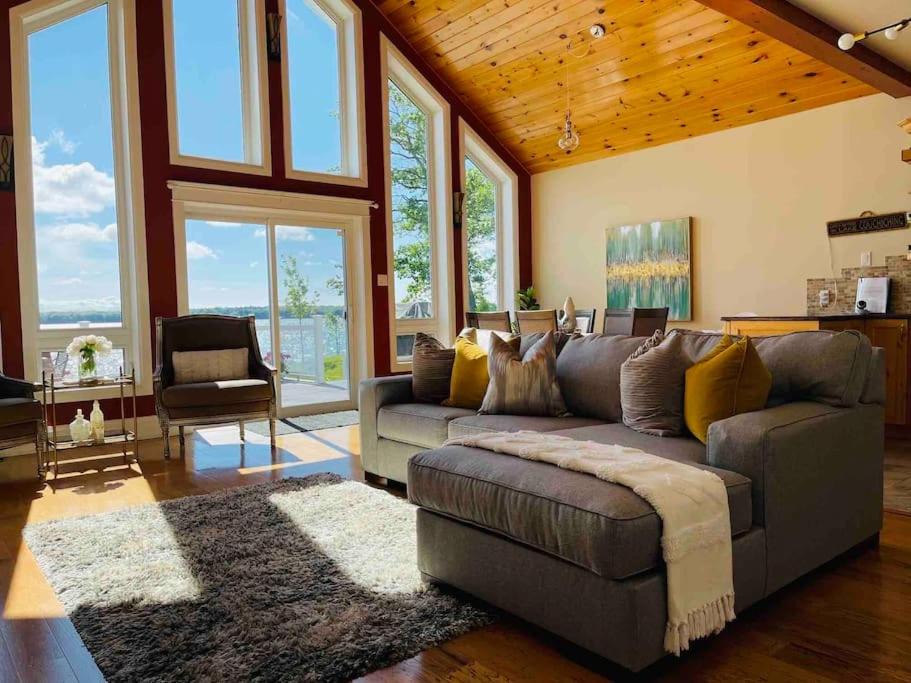 Photo of Livingroom in Washago