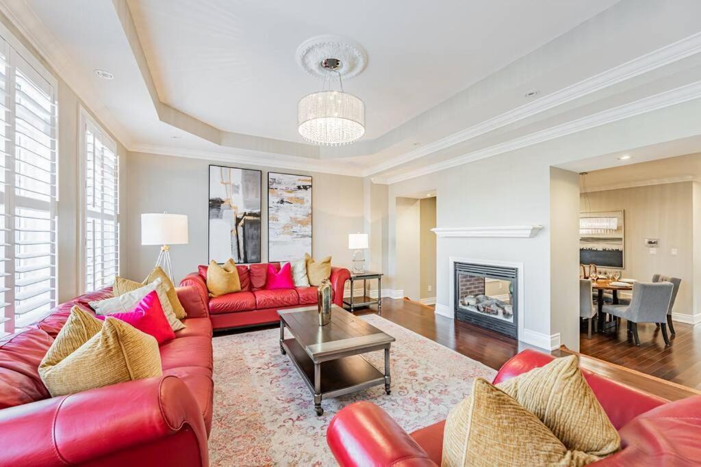 Photo of Livingroom in Hurontario