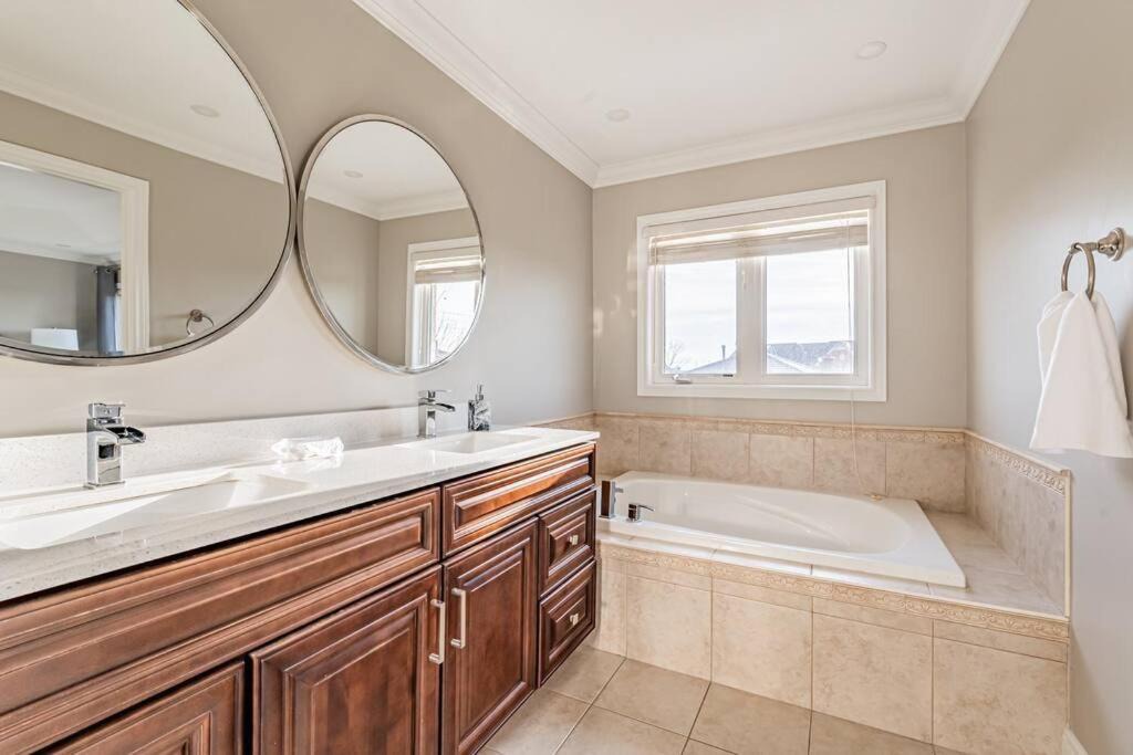 Photo of Bathroom in Hurontario