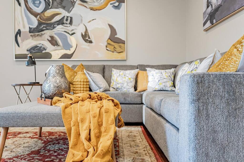 Photo of Livingroom in Hurontario
