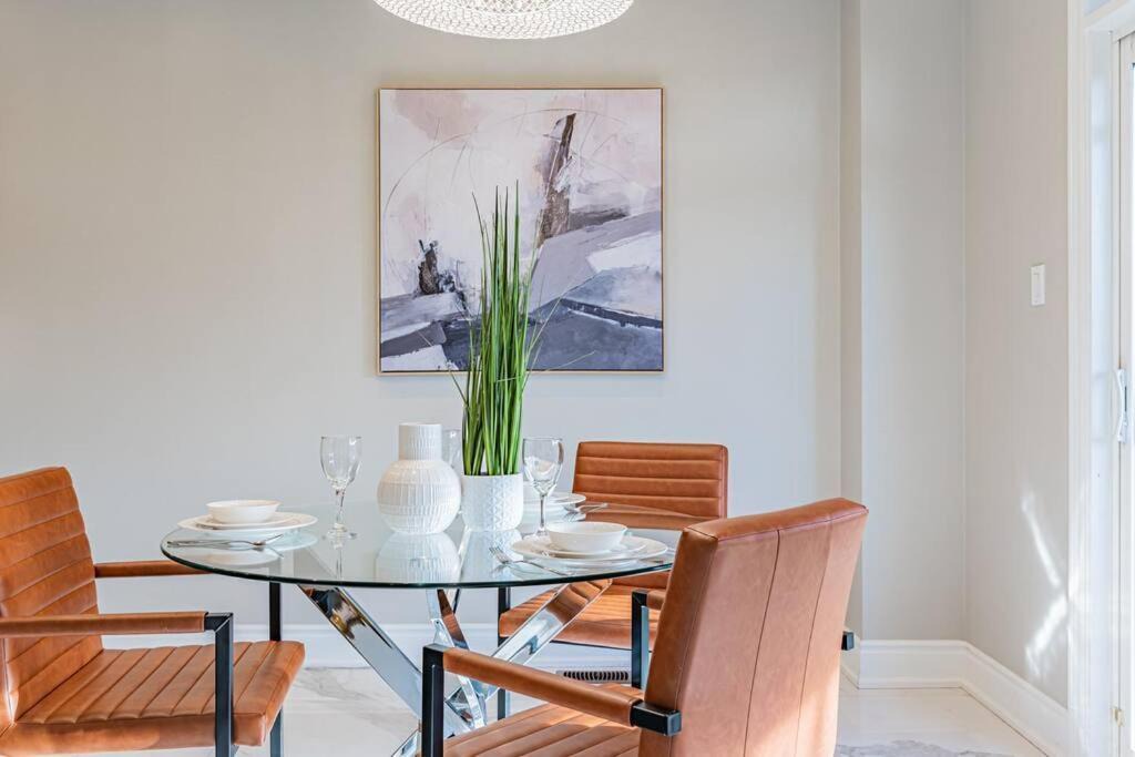 Photo of Livingroom in Hurontario