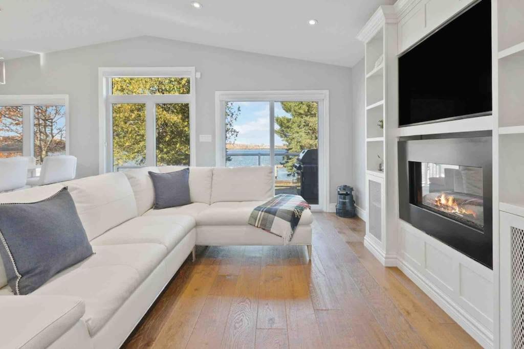 Photo of Livingroom in Port McNicoll