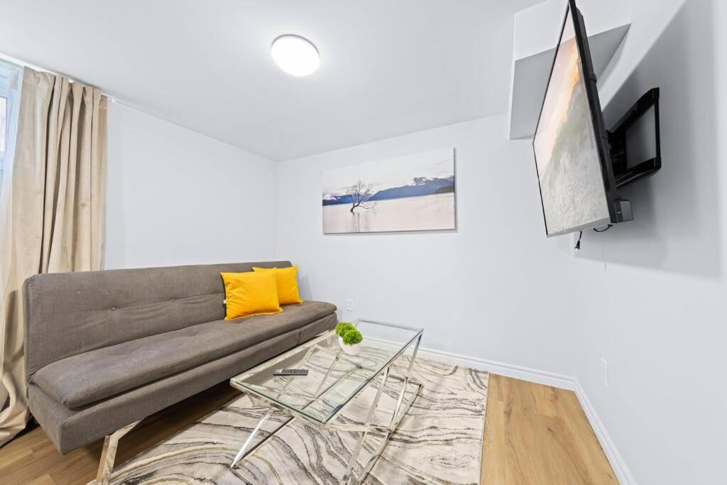 Photo of Livingroom in Barrie
