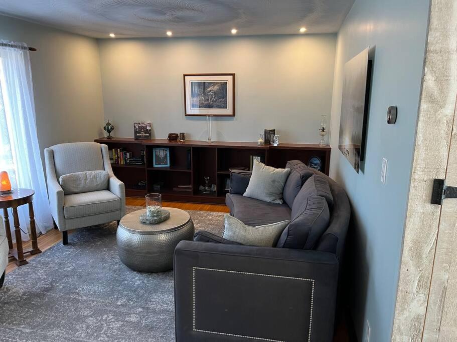 Photo of Livingroom in Adolphustown