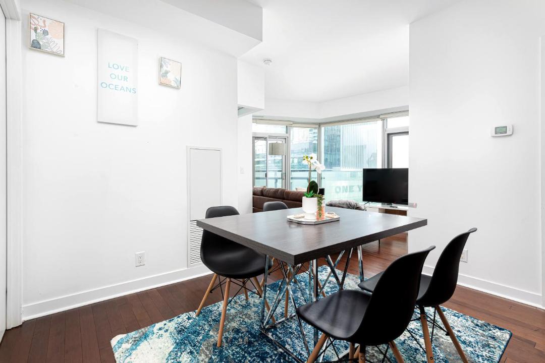 Photo of Livingroom in Toronto Entertainment District